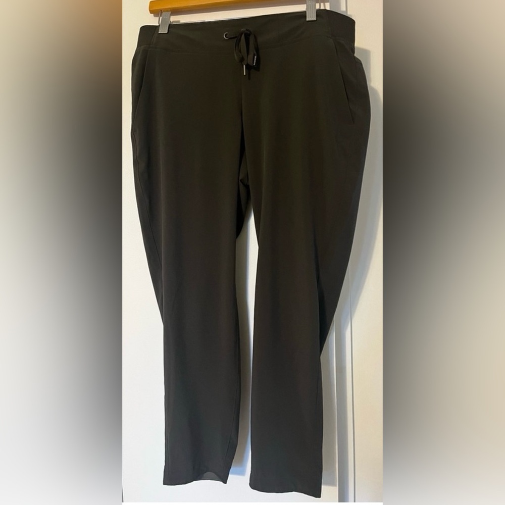 Athleta Women’s 4 pocket Elastic Tie Waist Size 10P Sku#67